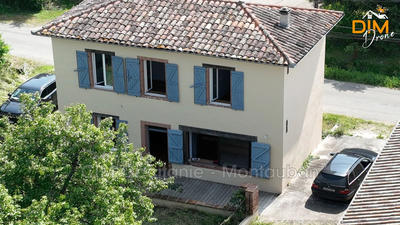 Maison - 1 555 m² - 10 pièces