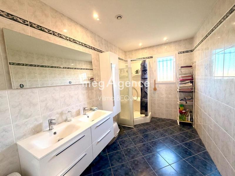 Pavillon - 190 m² - 7 pièces