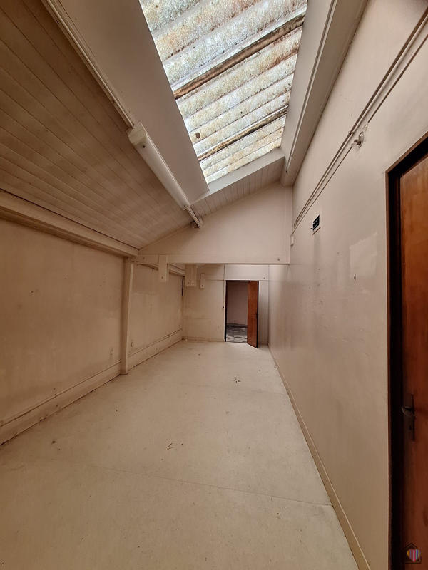 Maison - 242 m² - 10 pièces