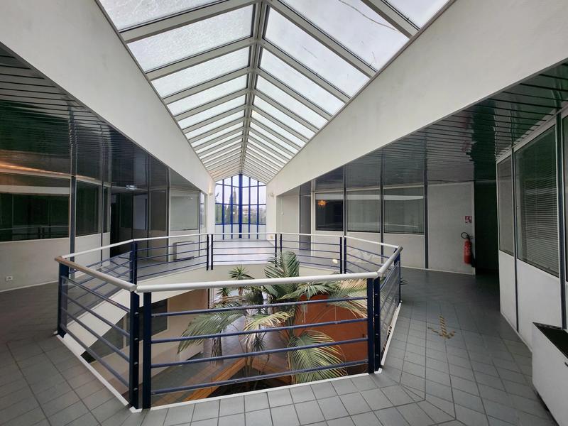 Bureau - 1 540 m²