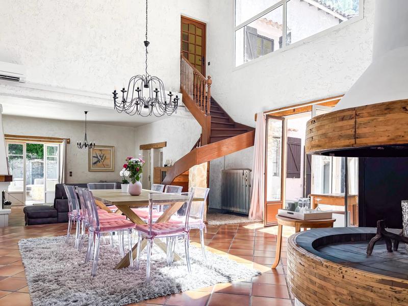 Maison - 235 m² - 8 pièces