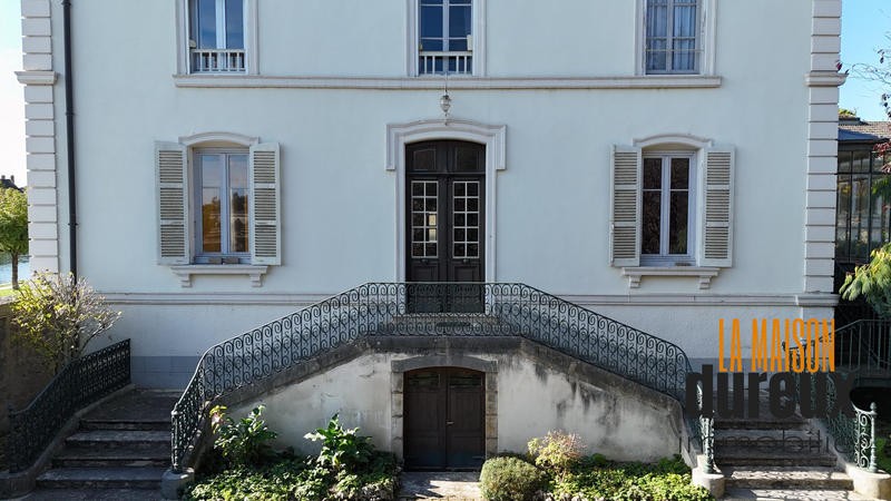 Maison - 310 m² - 12 pièces