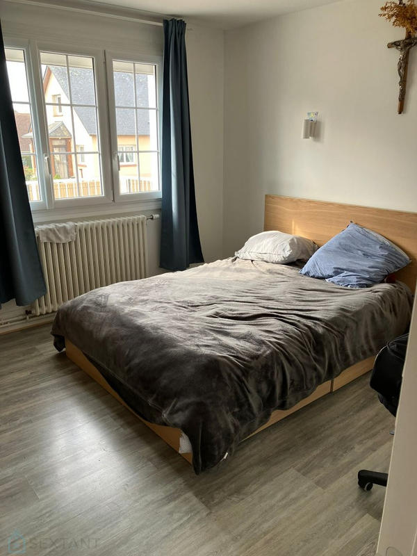 Maison - 247 m² - 11 pièces