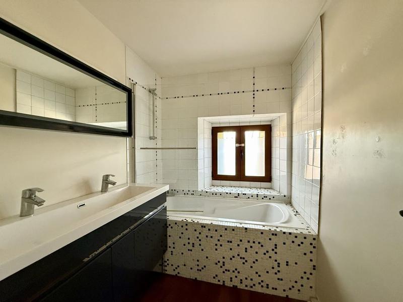 Maison de village - 163 m² - 8 pièces