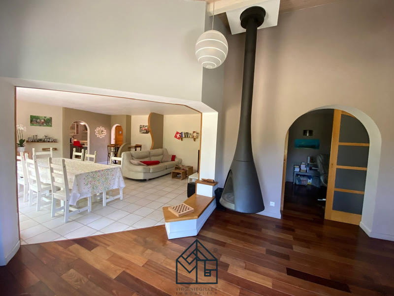 Maison - 185 m² - 7 pièces