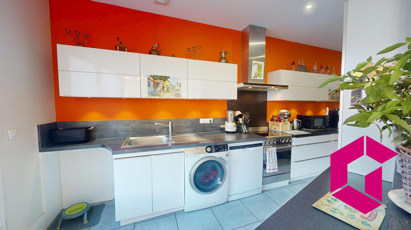 Maison - 337 m² - 9 pièces