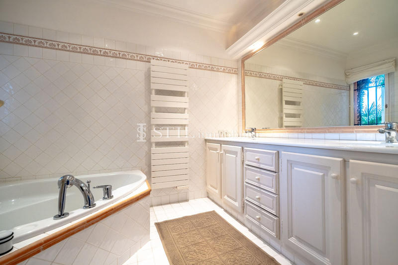 Villa - 200 m² - 5 pièces