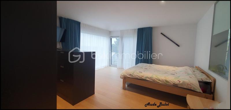 Maison - 240 m² - 8 pièces