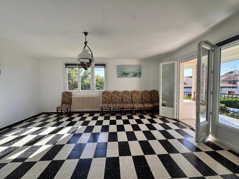 Villa - 200 m² - 10 pièces