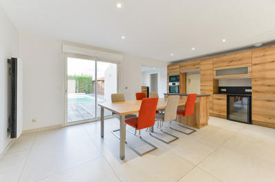 Maison - 143 m² - 7 pièces