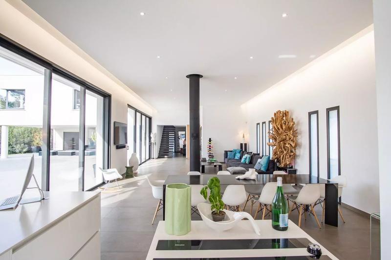 Maison - 220 m² - 5 pièces