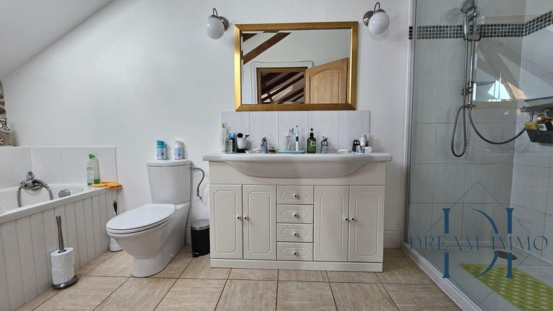 Maison - 334 m² - 6 pièces