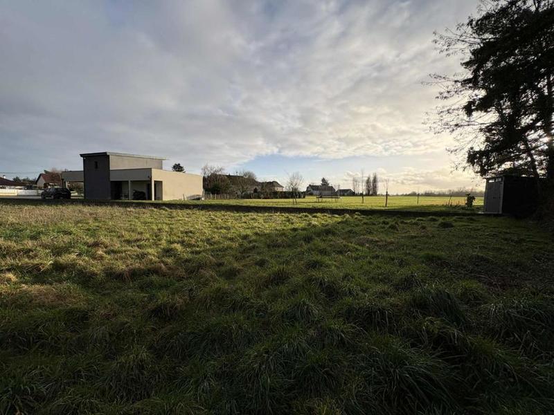 Terrain constructible - 1 423 m²