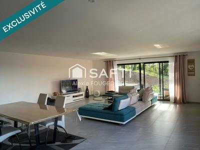 Maison - 230 m² - 6 pièces