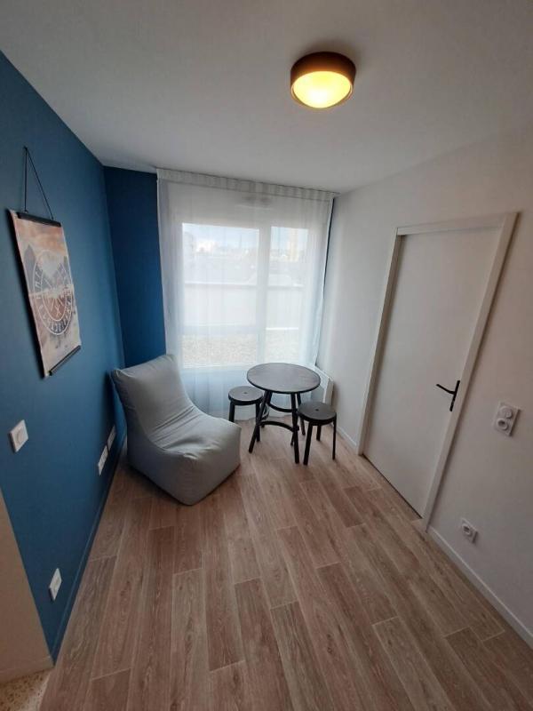 Chambre - 10 m² - 1 pièce