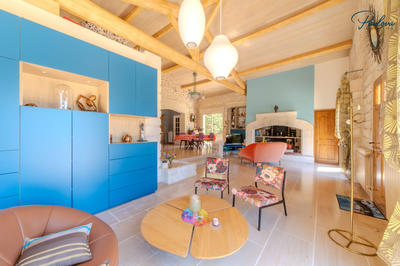 Maison traditionnelle - 280 m² - 6 pièces