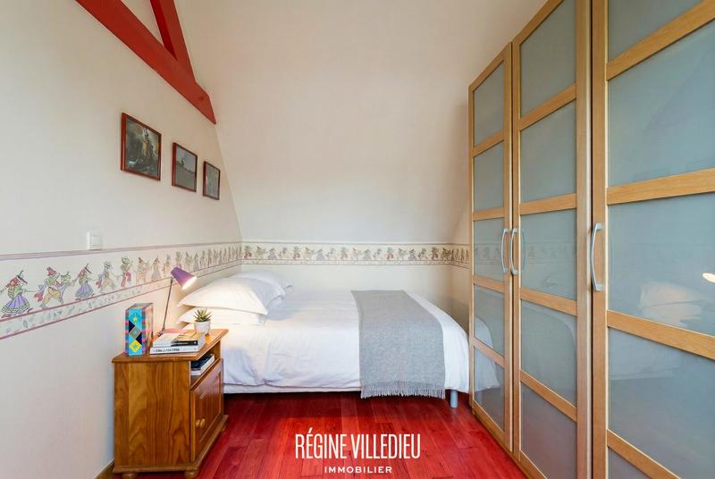 Maison - 211 m² - 10 pièces