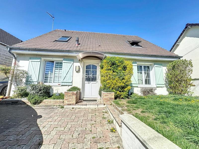 Maison traditionnelle - 143 m² - 8 pièces