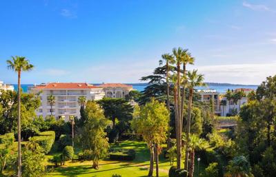 Appartement - 90 m² - 3 pièces