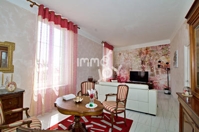 Maison - 201 m² - 6 pièces