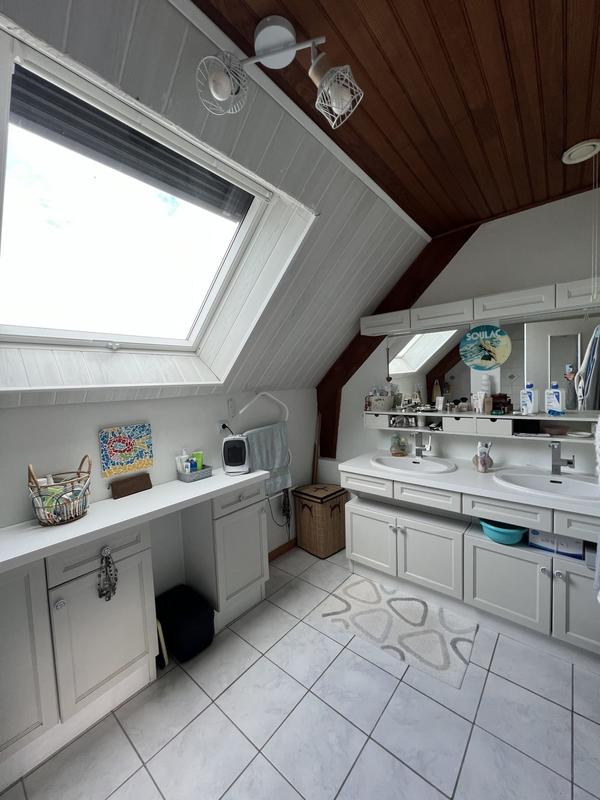 Maison traditionnelle - 187 m² - 8 pièces