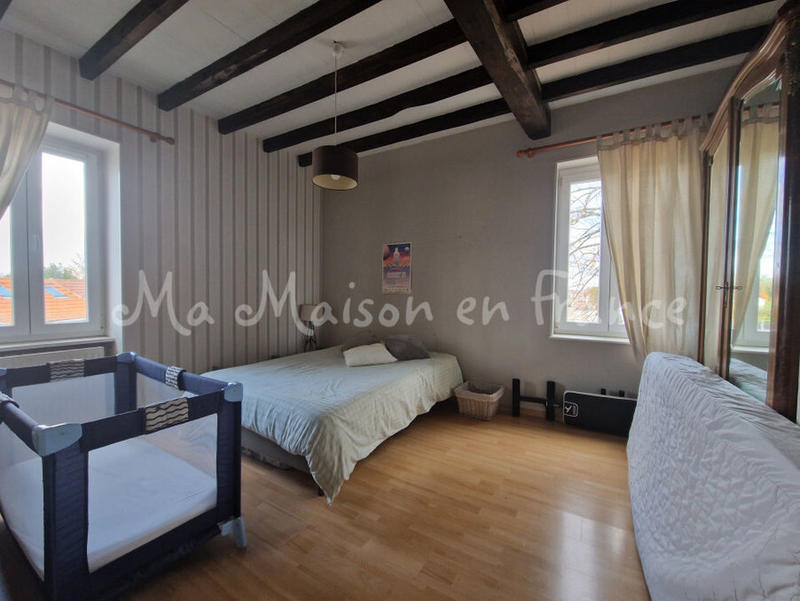 Maison - 240 m² - 1 pièce