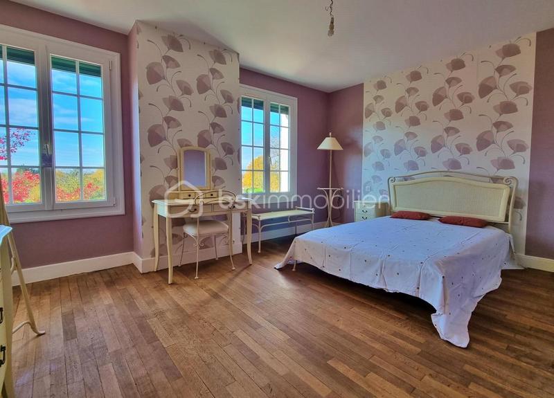 Demeure - 258 m² - 8 pièces