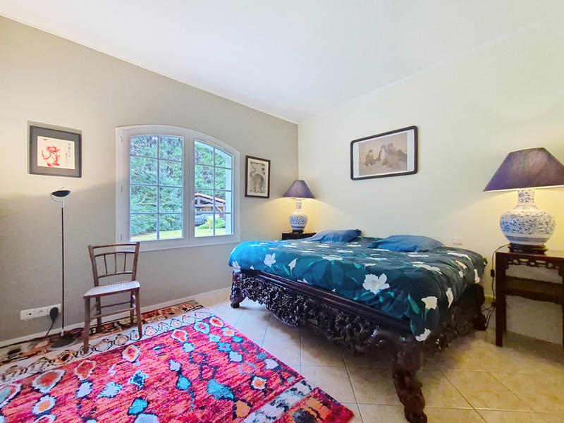 Maison - 312 m² - 9 pièces