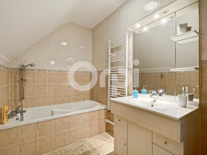 Maison - 300 m² - 7 pièces