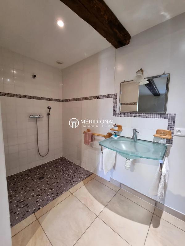 Maison - 648 m² - 22 pièces