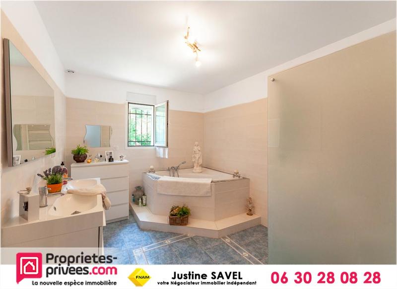 Maison - 225 m² - 8 pièces