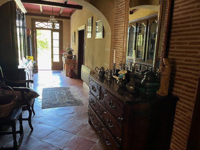 Maison traditionnelle - 280 m² - 8 pièces