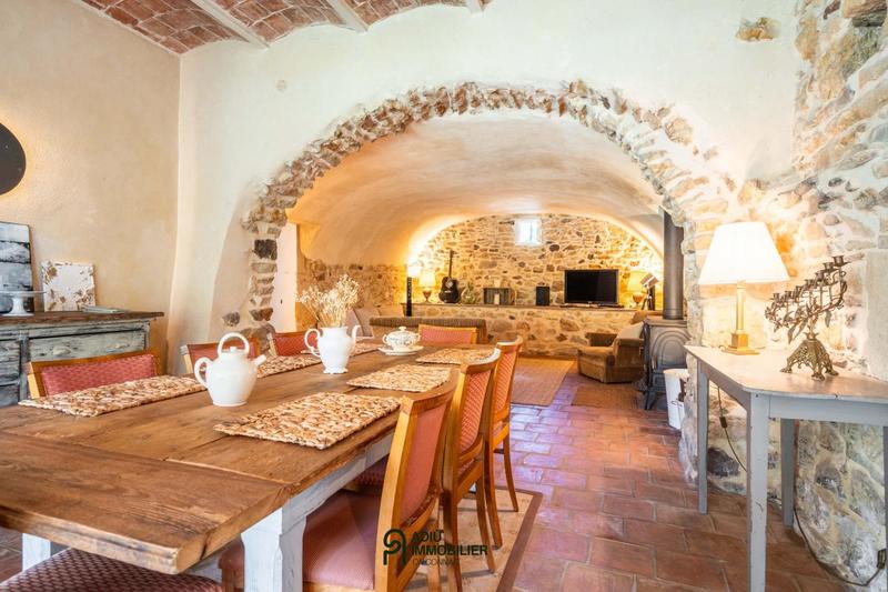 Mas - 228 m² - 8 pièces