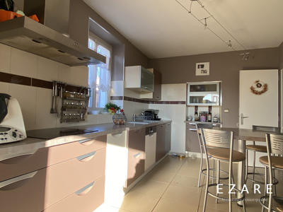 Maison - 200 m² - 8 pièces