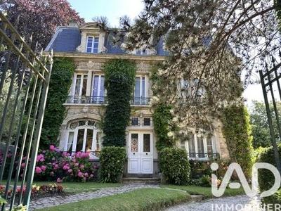 Maison - 232 m² - 9 pièces