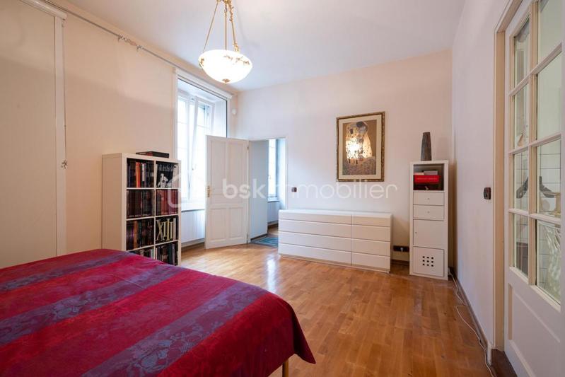 Appartement - 211 m² - 5 pièces