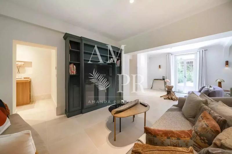 Maison - 300 m² - 8 pièces