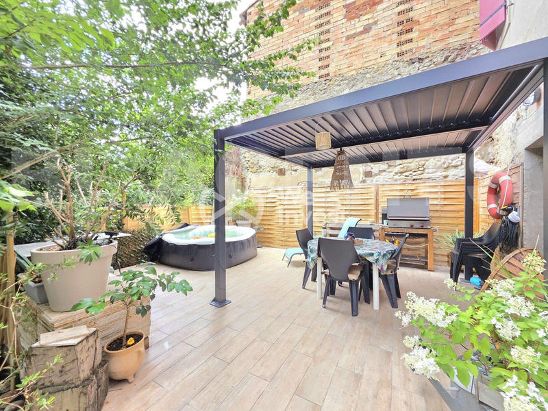 Maison - 280 m² - 8 pièces