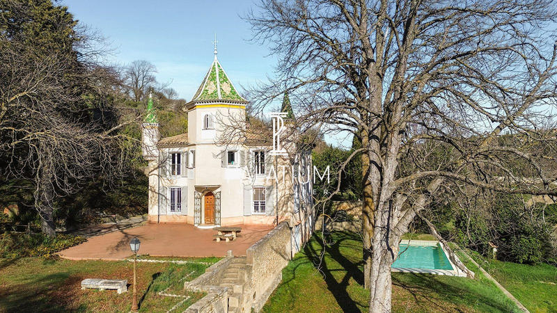 Château - 221 m² - 8 pièces