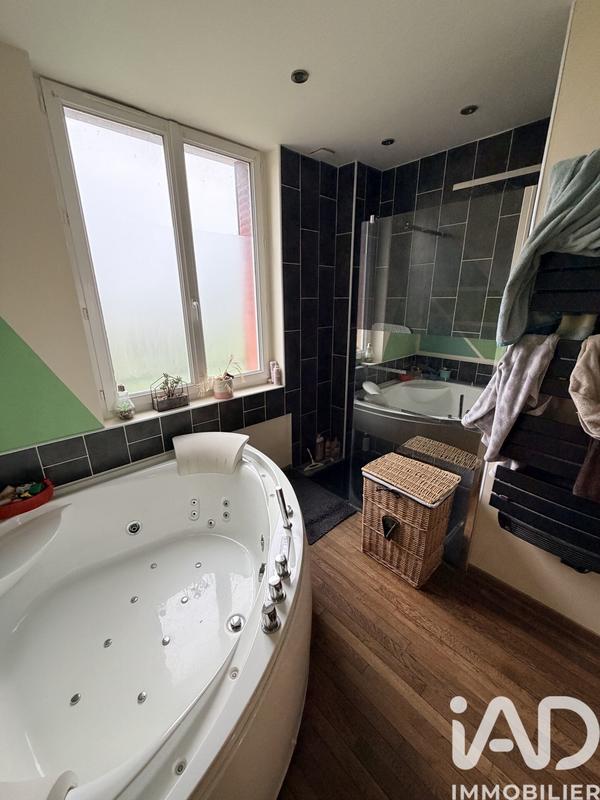 Maison - 90 m² - 5 pièces