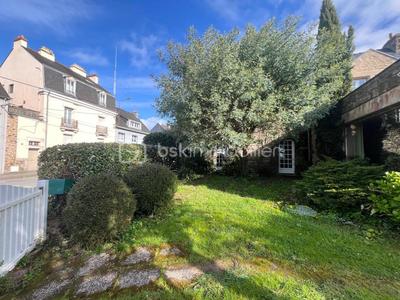 Demeure - 234 m² - 8 pièces