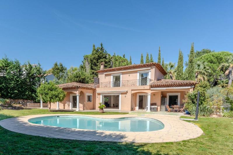 Villa - 303 m² - 6 pièces