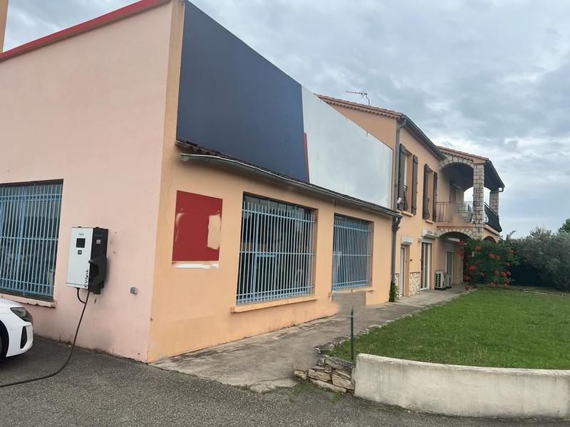 Maison - 423 m² - 12 pièces