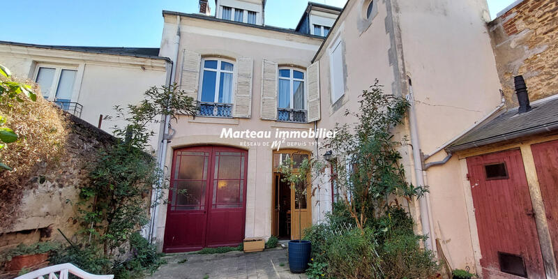 Maison - 238 m² - 9 pièces