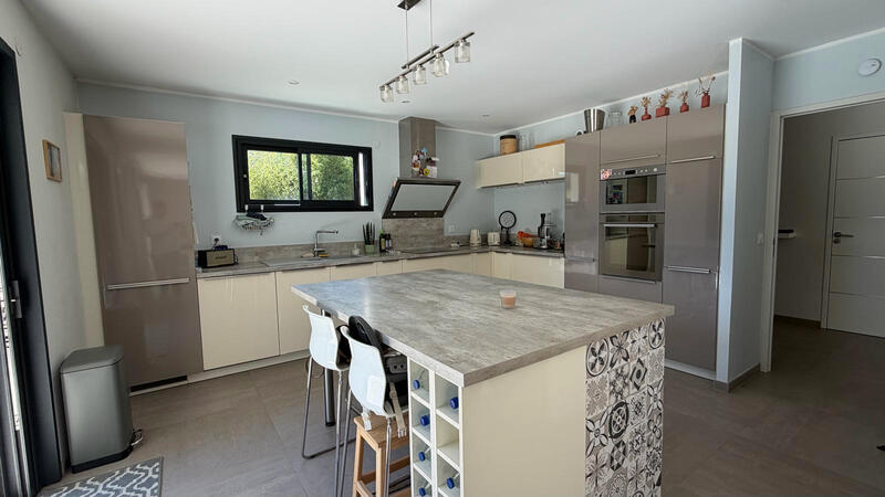 Maison - 180 m² - 6 pièces