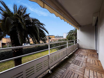 Appartement - 90 m² - 4 pièces