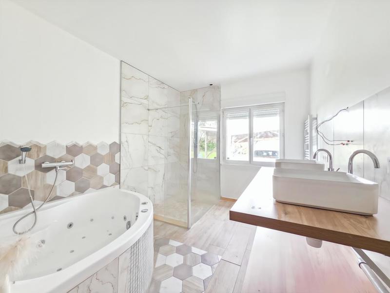 Maison - 100 m² - 6 pièces