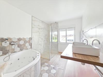 Maison - 100 m² - 6 pièces