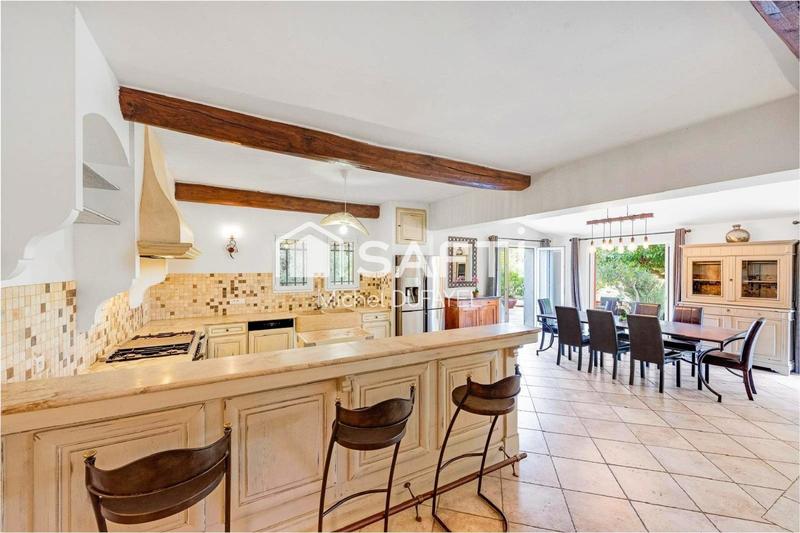 Maison - 205 m² - 6 pièces