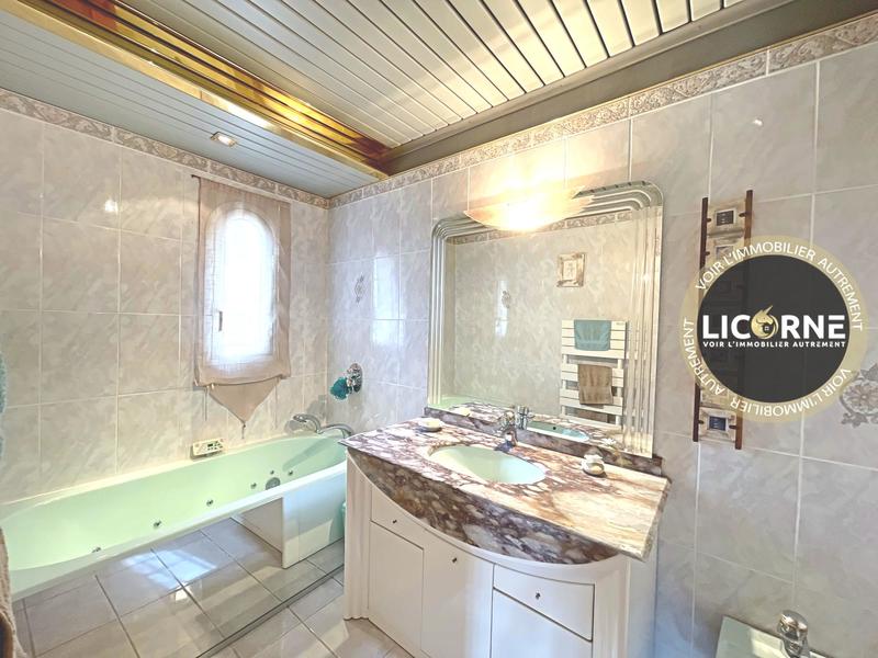 Maison - 180 m² - 6 pièces